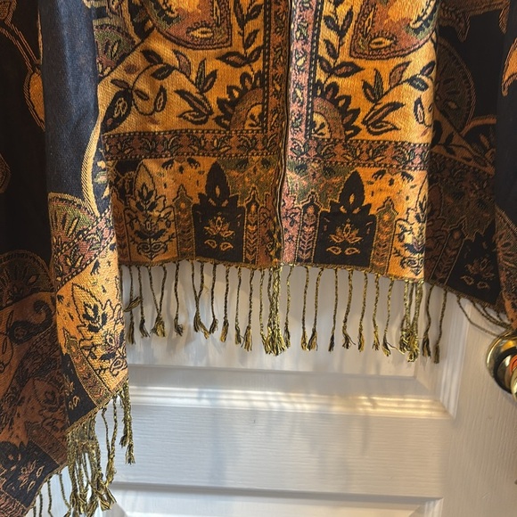 JNS BRAND…SHAWL LIKE PONCHO OVER THE HEAD…SHORTER IN THE BACK LONGER IN FRONT - Picture 12 of 14